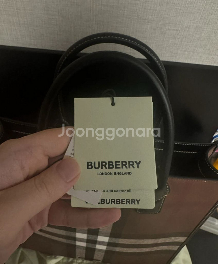 버버리 체크 레더 토트백 8049117 새상품--3