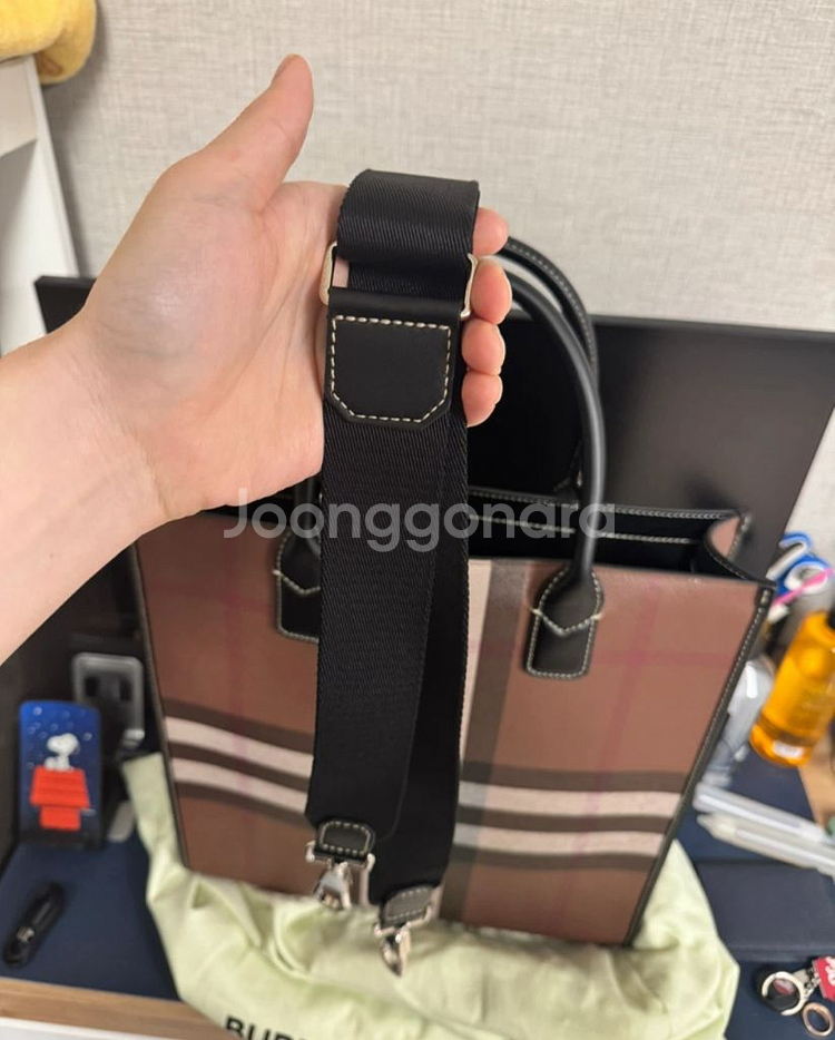 버버리 체크 레더 토트백 8049117 새상품--4