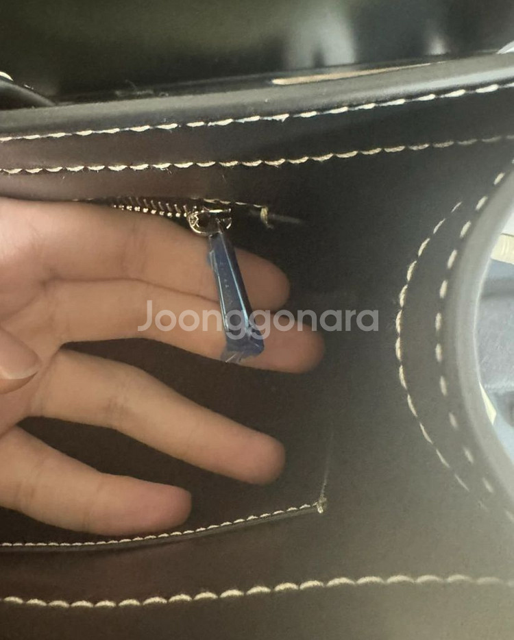 버버리 체크 레더 토트백 8049117 새상품--7