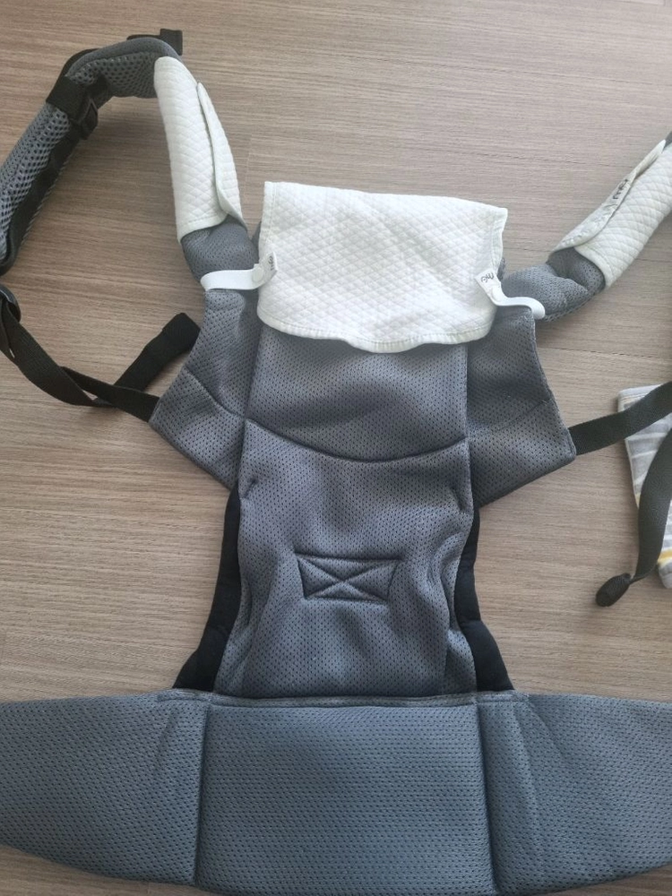 mg아기띠와 침받이 이미지