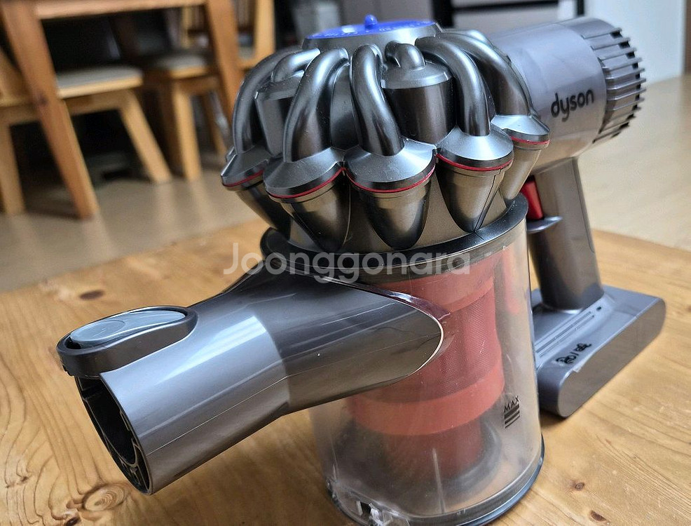 깨끗하게 세척한 다이슨 V6[DC 62] 무선 청소기 본체(방전)--0
