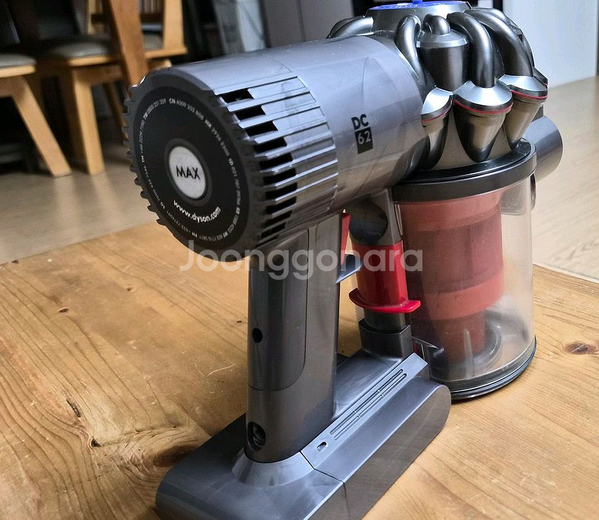 깨끗하게 세척한 다이슨 V6[DC 62] 무선 청소기 본체(방전)--1