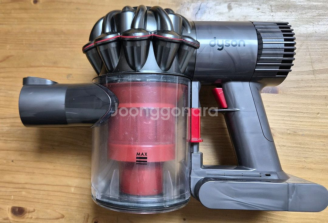 깨끗하게 세척한 다이슨 V6[DC 62] 무선 청소기 본체(방전)--2