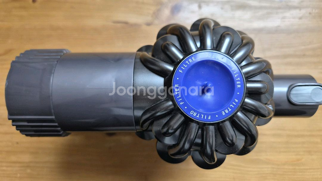 깨끗하게 세척한 다이슨 V6[DC 62] 무선 청소기 본체(방전)--4