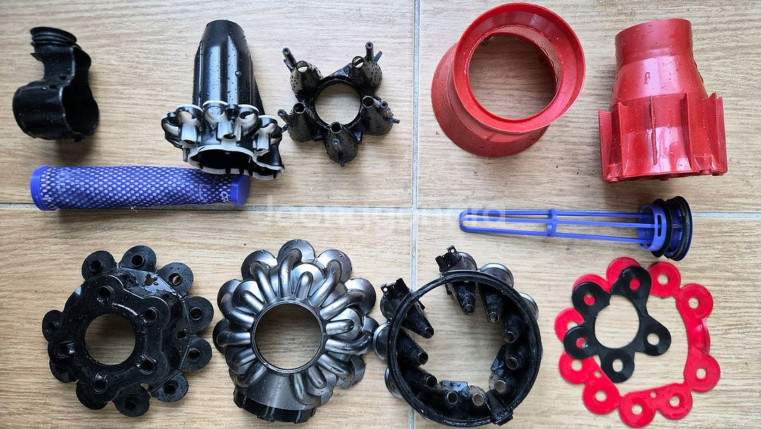 깨끗하게 세척한 다이슨 V6[DC 62] 무선 청소기 본체(방전)--5