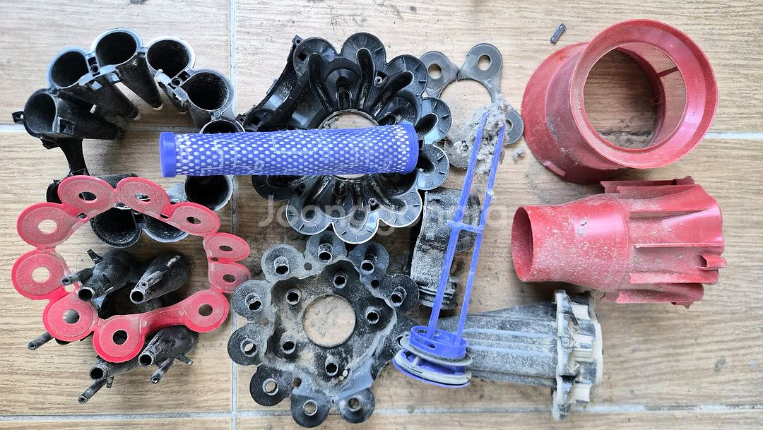 깨끗하게 세척한 다이슨 V6[DC 62] 무선 청소기 본체(방전)--6