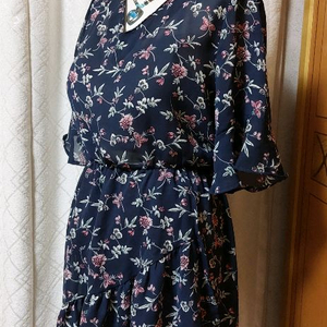 4300원 물티슈 드려요 언발란스 원피스 거의 새거예