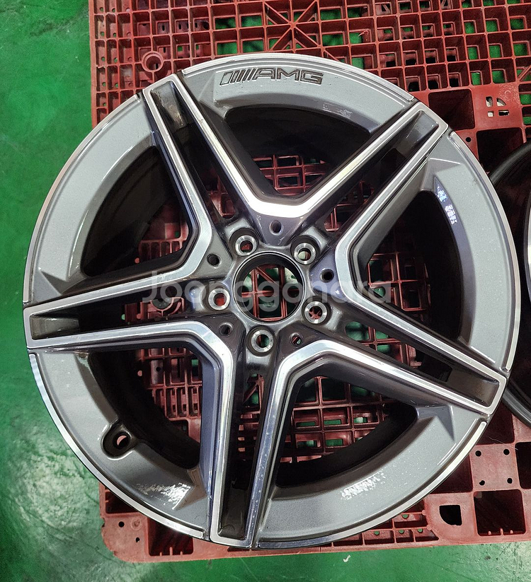 벤츠 E250 AMG 18인치 순정 프론트 2짝 판매--1
