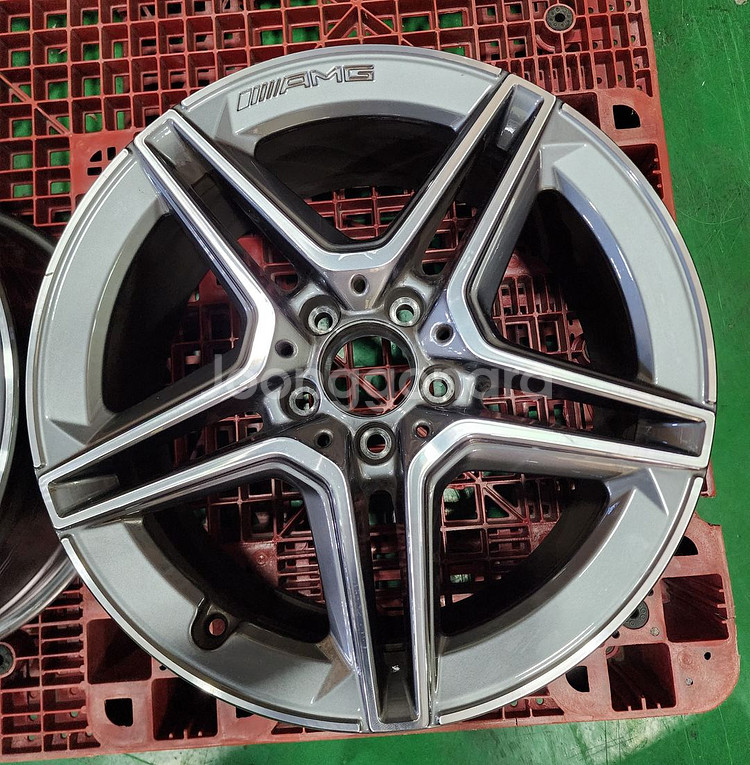 벤츠 E250 AMG 18인치 순정 프론트 2짝 판매--2