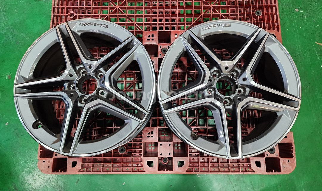 벤츠 E250 AMG 18인치 순정 프론트 2짝 판매--0