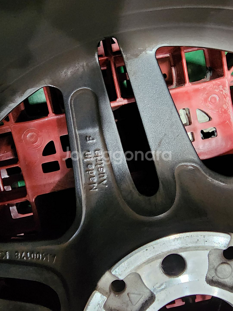 벤츠 E250 AMG 18인치 순정 프론트 2짝 판매--4