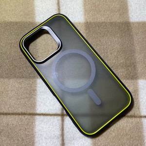 아이폰 16 프로 케이스 & 강화유리 팝니다.