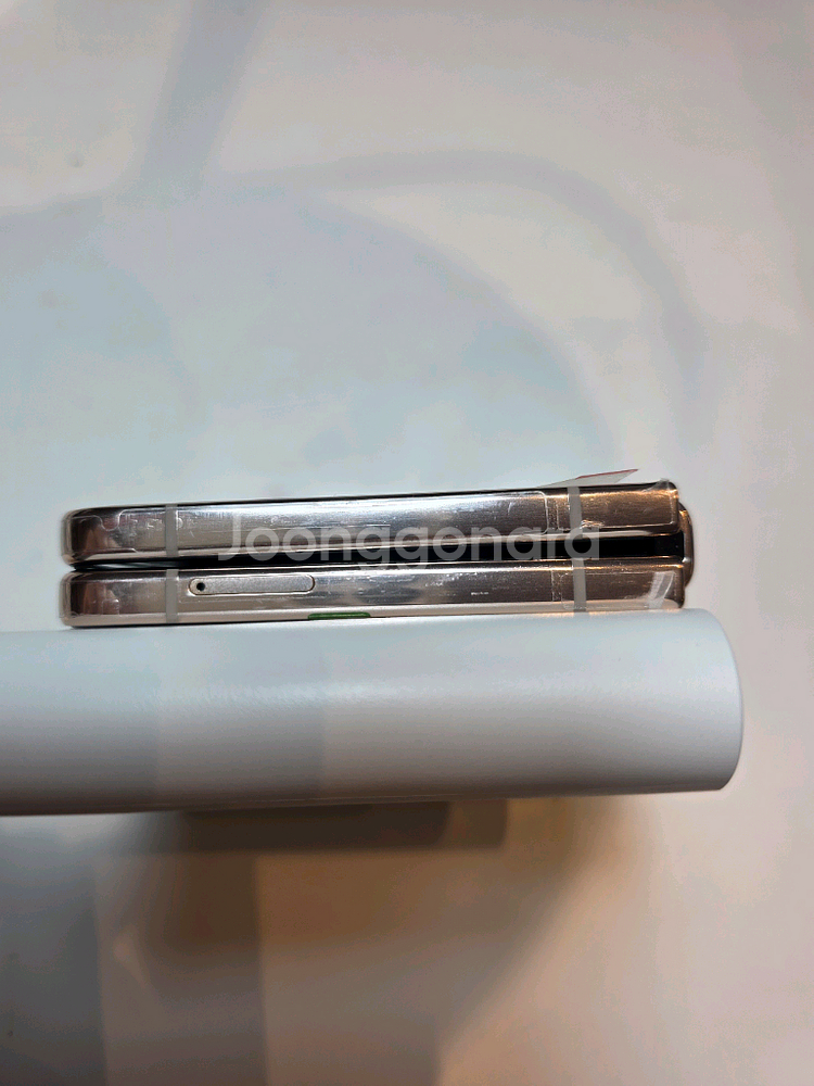 센터판 갤럭시 Z플립4 256GB 골드 판매해요--4