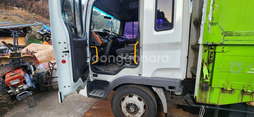 메가 현대 5톤 챔버 장축윙바듸 윙바디 길이5.8미터--1