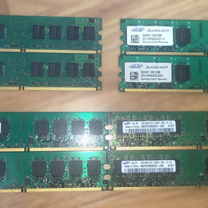 DDR2 1GB 메모리 8개 판매합니다. 이미지