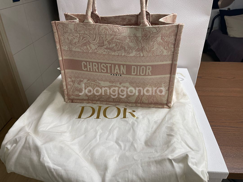 디올 북토트백 미디움--0