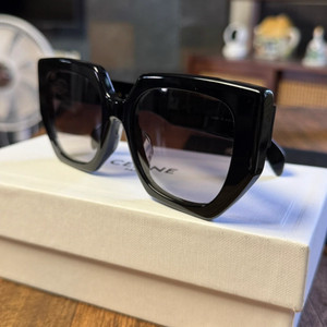 셀린느 트리옹프 선글라스