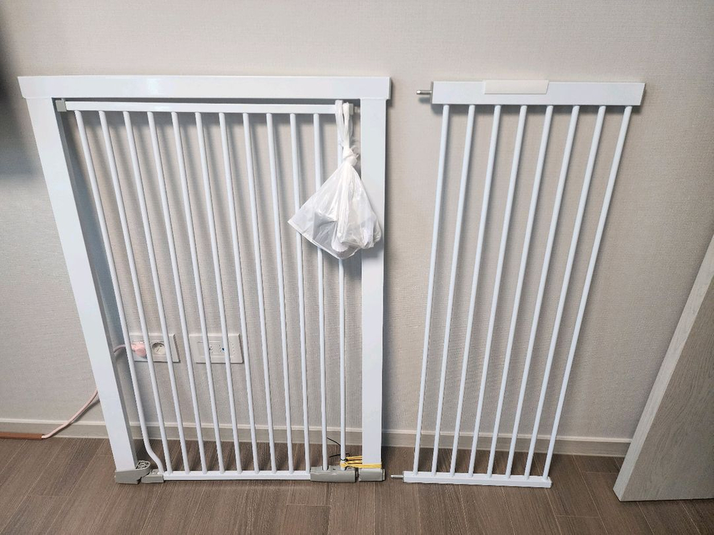 반려견을 위한 안전문(창살문) 이미지