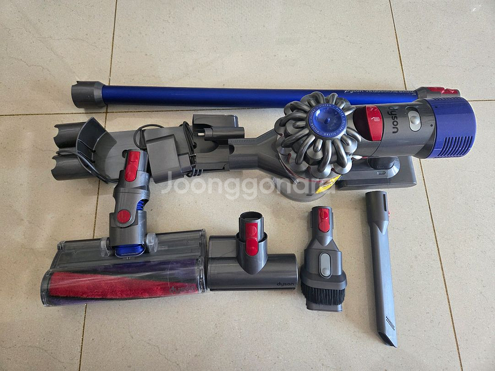 다이슨V8 무선 청소기 판매 합니다.--0