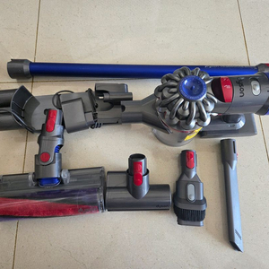 다이슨V8 무선 청소기 판매 합니다.