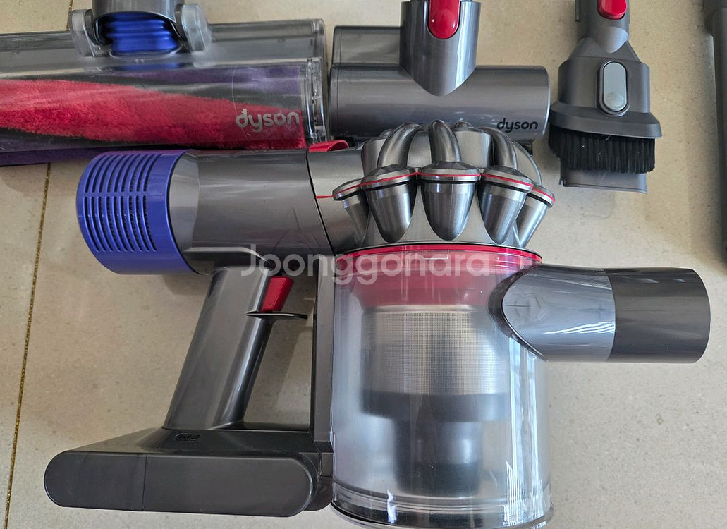 다이슨V8 무선 청소기 판매 합니다.--2
