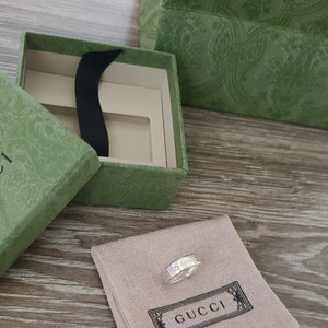 구찌 반지 GG와이드링 9호 gg명품팔찌목걸이귀걸이까르띠에구찌루이비통디올셀린느샤넬로로피아나보테가베네타