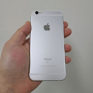 배터리 100% 아이폰6S 실버 64기가 해외판 무음 카메라 팝니다.