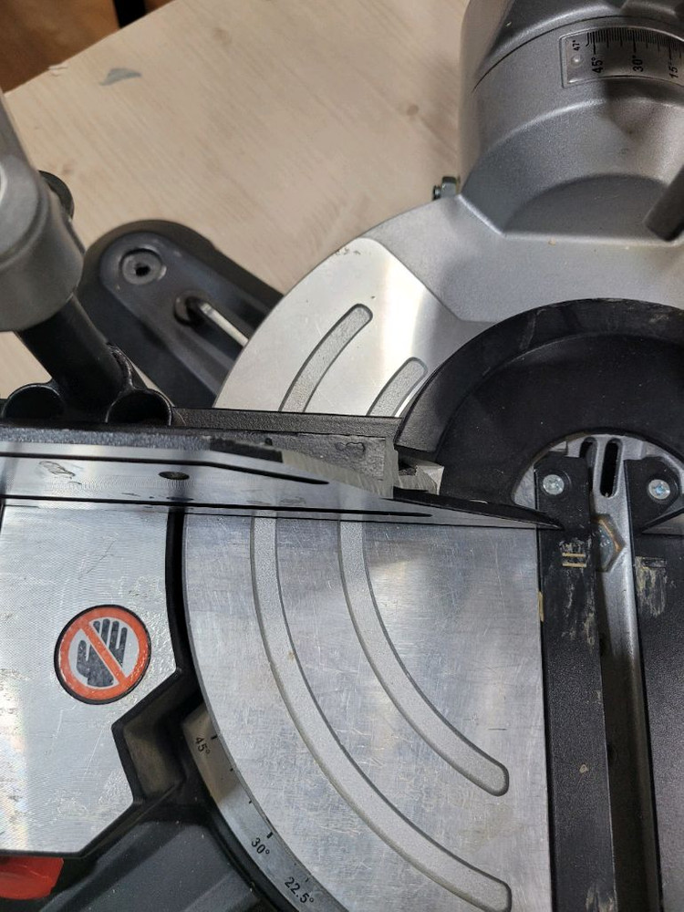 메타보 슬라이딩 각도절단기 KGS 216M 이미지