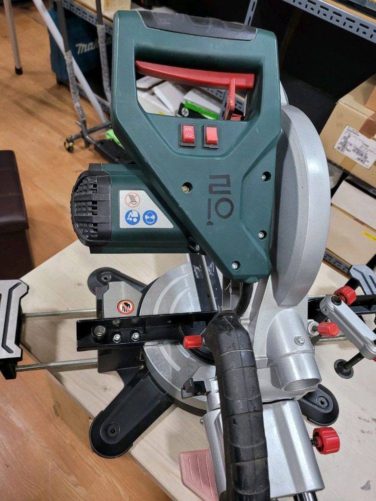 메타보 슬라이딩 각도절단기 KGS 216M 이미지