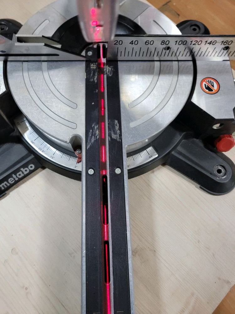 메타보 슬라이딩 각도절단기 KGS 216M 이미지