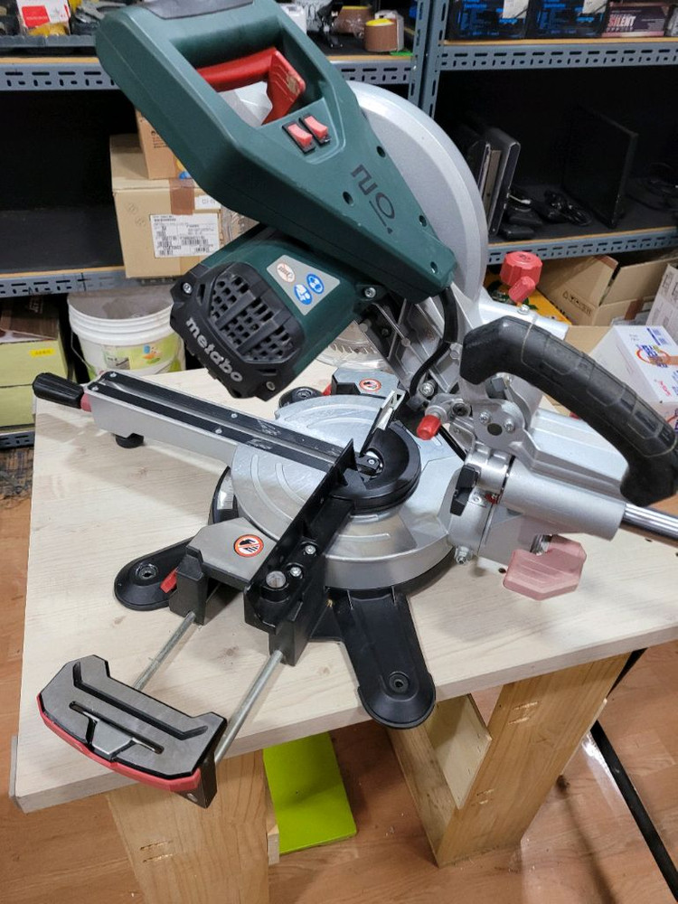 메타보 슬라이딩 각도절단기 KGS 216M 이미지