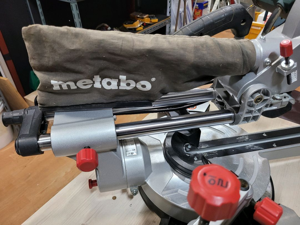 메타보 슬라이딩 각도절단기 KGS 216M 이미지