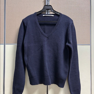 블랙업 니케 딥브이넥 니트