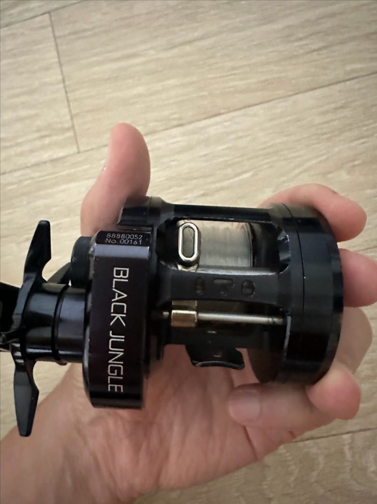 메가배스 린 블랙정글 베이트릴 이미지