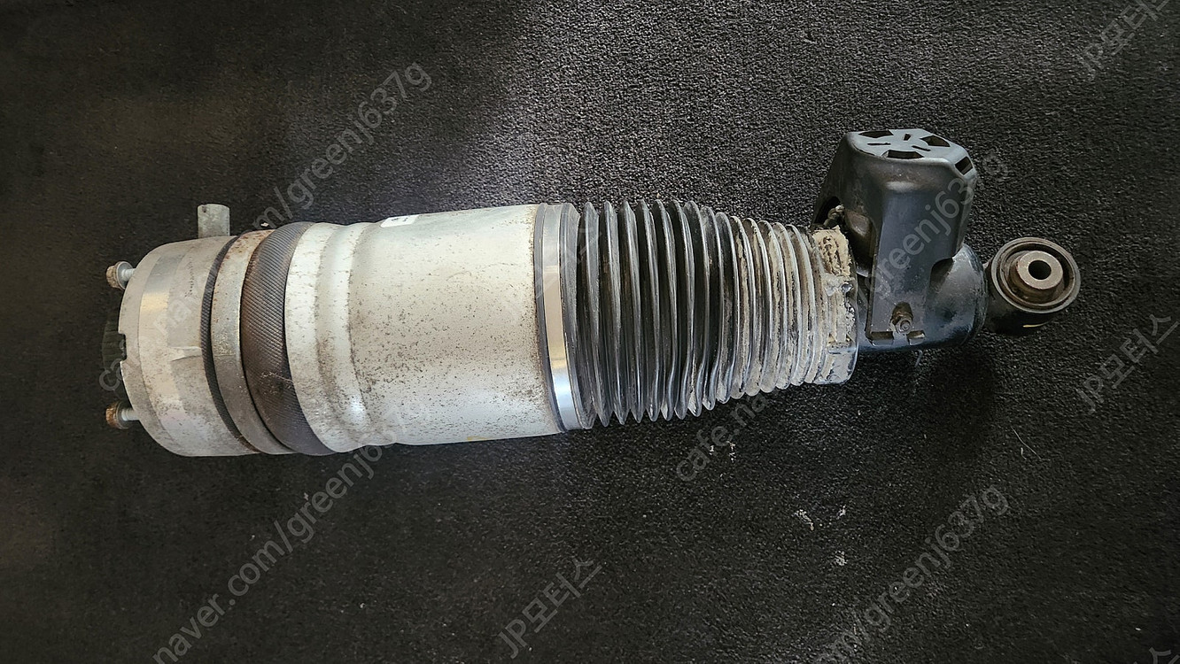 2008년식 957 카이엔 4.8L V8 리어 에어서스--1