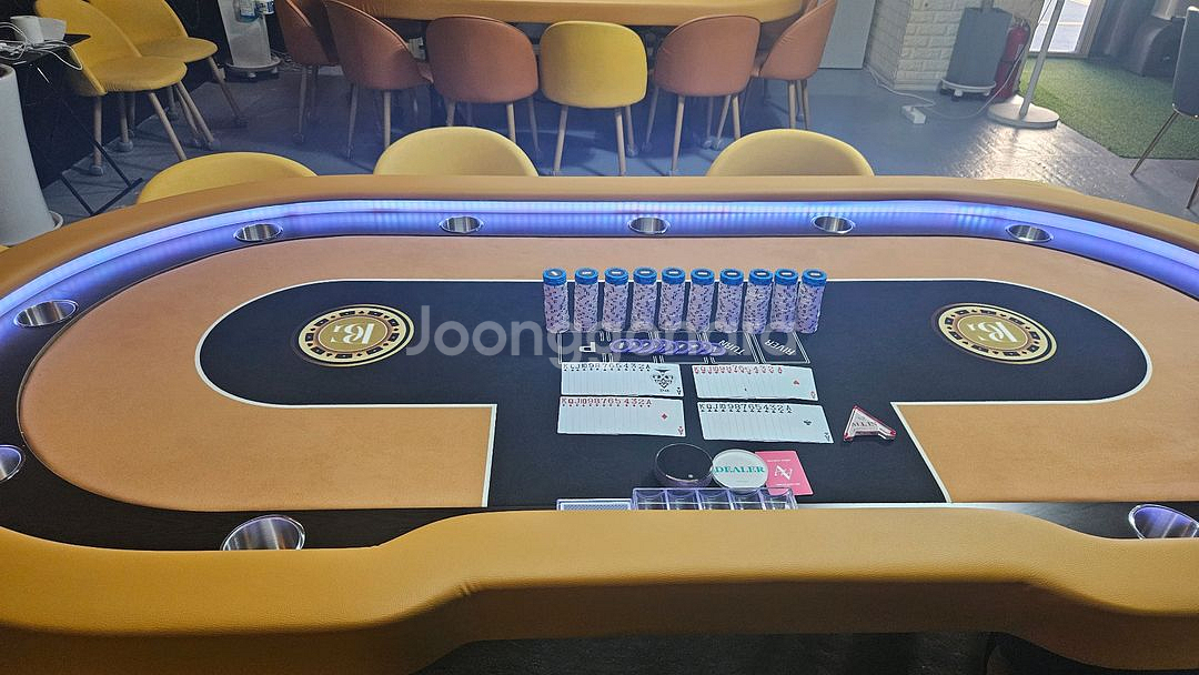홀덤테이블--1