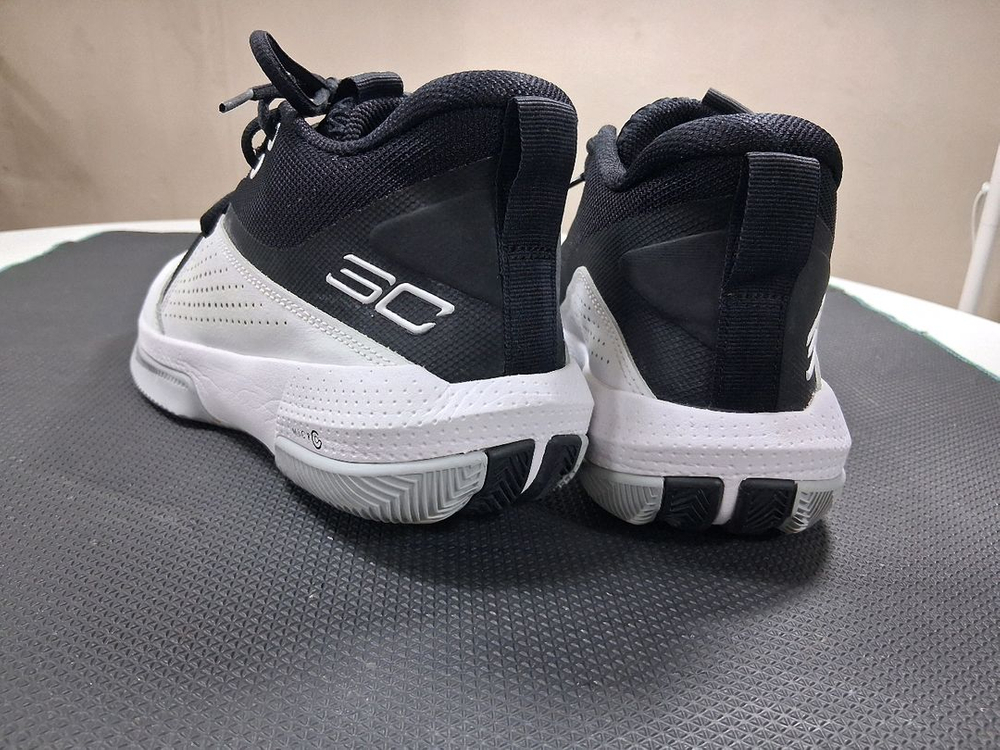 언더아머 SC30 경량가죽농구화 260(정사이즈)--5
