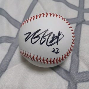 엘지트윈스 선수였던 김현수 역삼각형 구로고 싸인볼