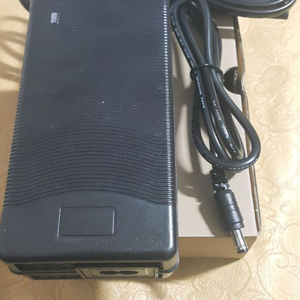 전기자전거 고속충전기 퀄리 모토벨로 퀵보드 48v 4A