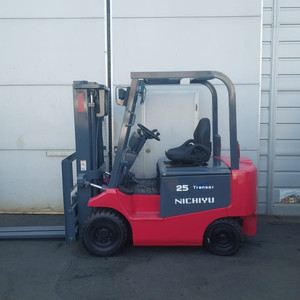 니찌유 전동지게차 2.5톤 자동발 편개식 장착 최상품베터리장착 2014년식