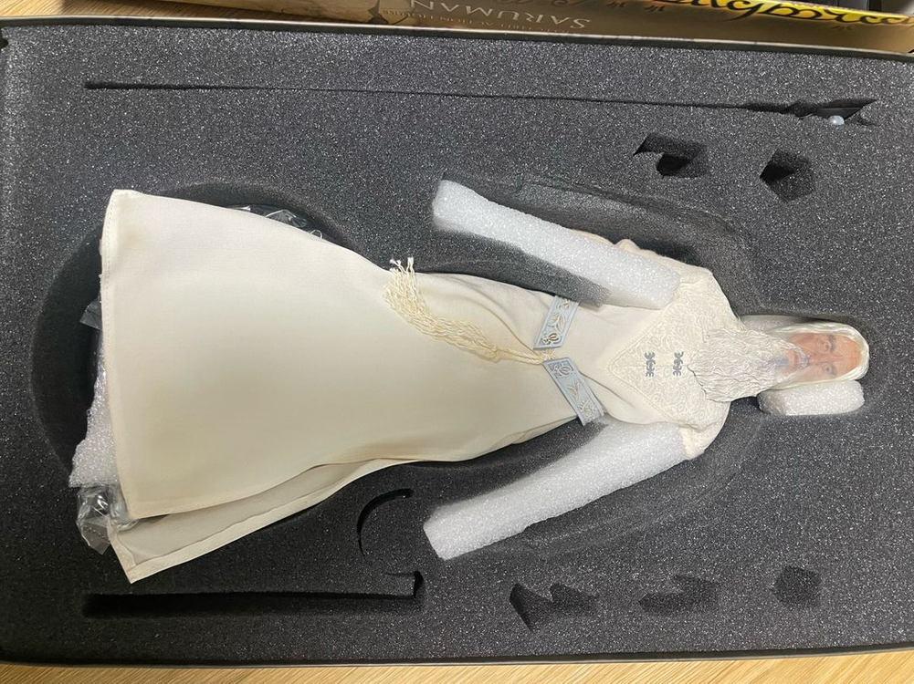 아스머스 번지의제왕 사루만 1/6 피규어 팝니다[단순개봉 미전시]--2