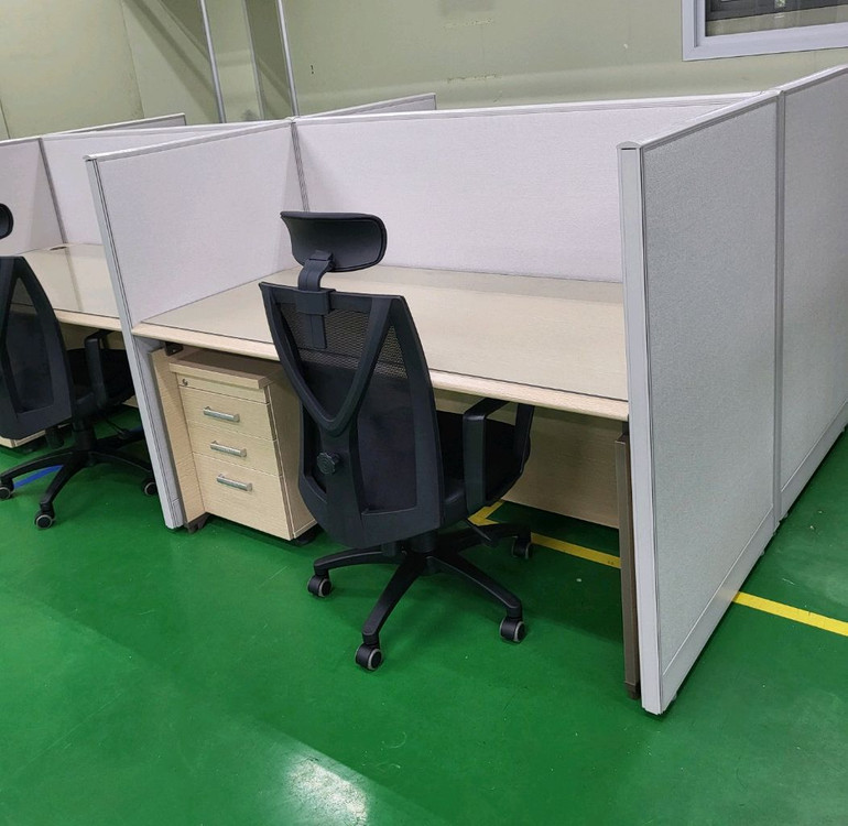 파티션 책상 의자 원탁 작업탁자 철제캐비넷 철재옷장 철재사물함 서랍 유리진열장 회의용테이블 회의용의자--1