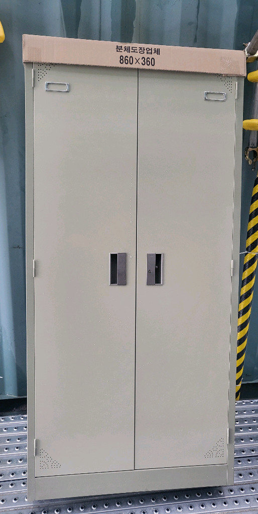 파티션 책상 의자 원탁 작업탁자 철제캐비넷 철재옷장 철재사물함 서랍 유리진열장 회의용테이블 회의용의자--9