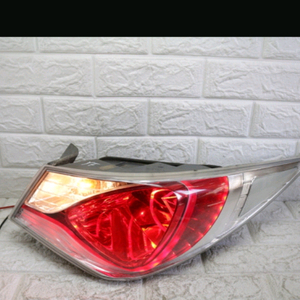 YF쏘나타 하이브리드 테일램프 보조석 아웃사이드