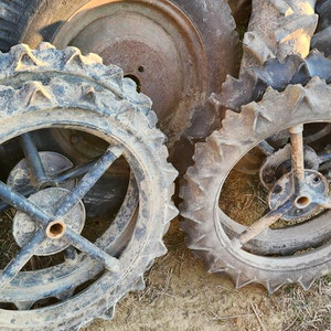 승용이앙기 앞발통 앞타이어 타이어 발통 2조 이미지