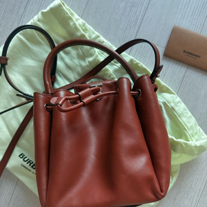 버버리 피오니 버킷백(정품)