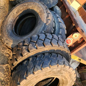 퇴비살포기 퇘비살포기 지게차 장비 타이어 8.25R15 한조 8.25-15 8.25 15