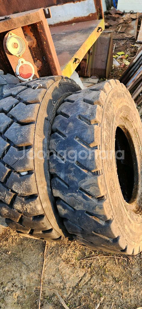 퇴비살포기 퇘비살포기 지게차 장비 타이어 8.25R15 한조 8.25-15 8.25 15--1