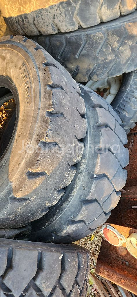 퇴비살포기 퇘비살포기 지게차 장비 타이어 8.25R15 한조 8.25-15 8.25 15--2