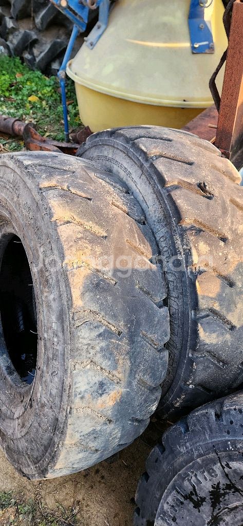 퇴비살포기 퇘비살포기 지게차 장비 타이어 8.25R15 한조 8.25-15 8.25 15--4